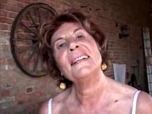 Granny Marta - Porno @ CuloNudo.com