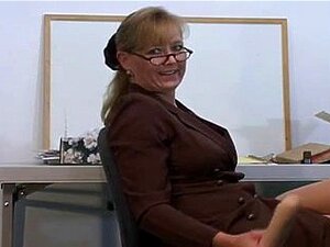 Squirting Maduro Para Nós - Disciplinado Por Um Esguicho Porn