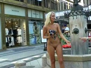 Jenny Loira Gata Nua Na Rua Pública Porn