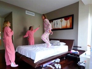 Cugina Party Fuck - Porno @ CuloNudo.com