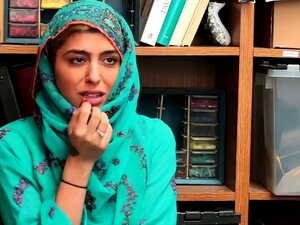 A Irmã Do Chefe Foi Apanhada Outra Vez Com Um Adolescente árabe Vestido De Hijab. Porn