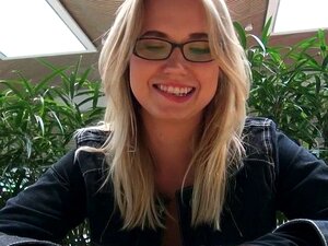 Moglie Amatoriale Si Mette In Mostra - Porno @ CuloNudo.com